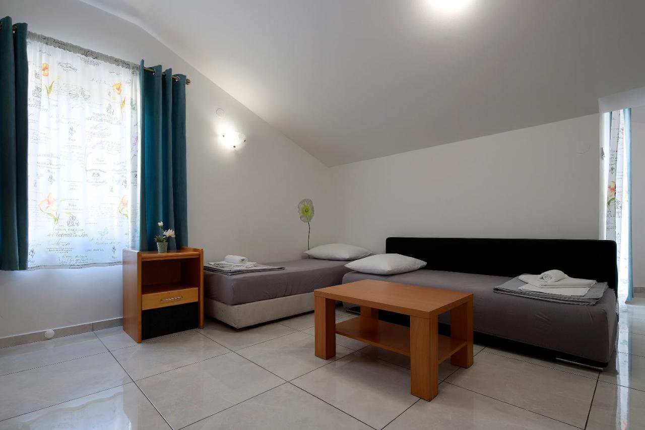 Pool Apartment Novalja