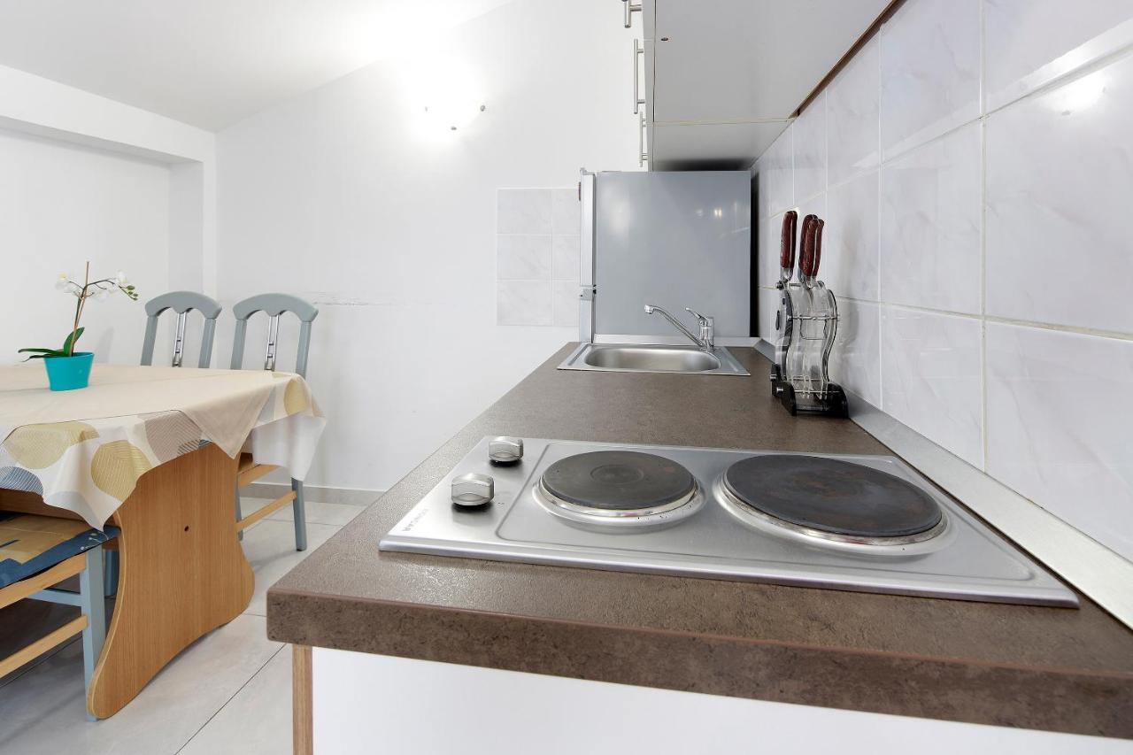Pool Apartment Novalja