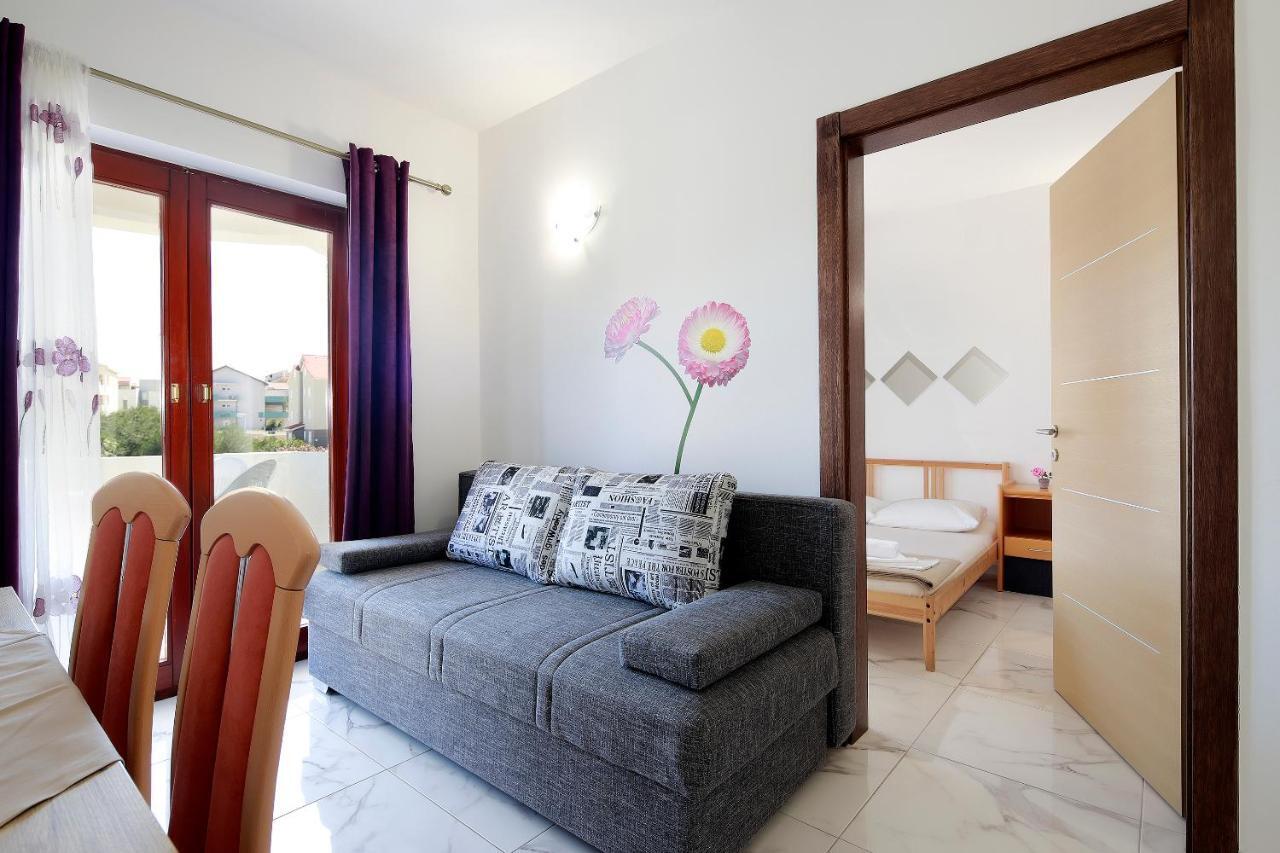 Apartment Pool Novalja