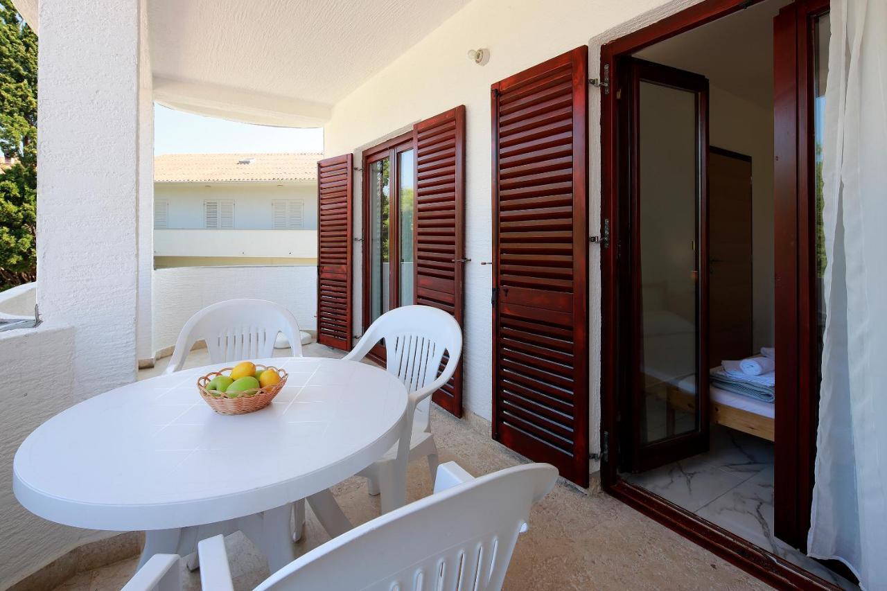 Apartment Pool Novalja