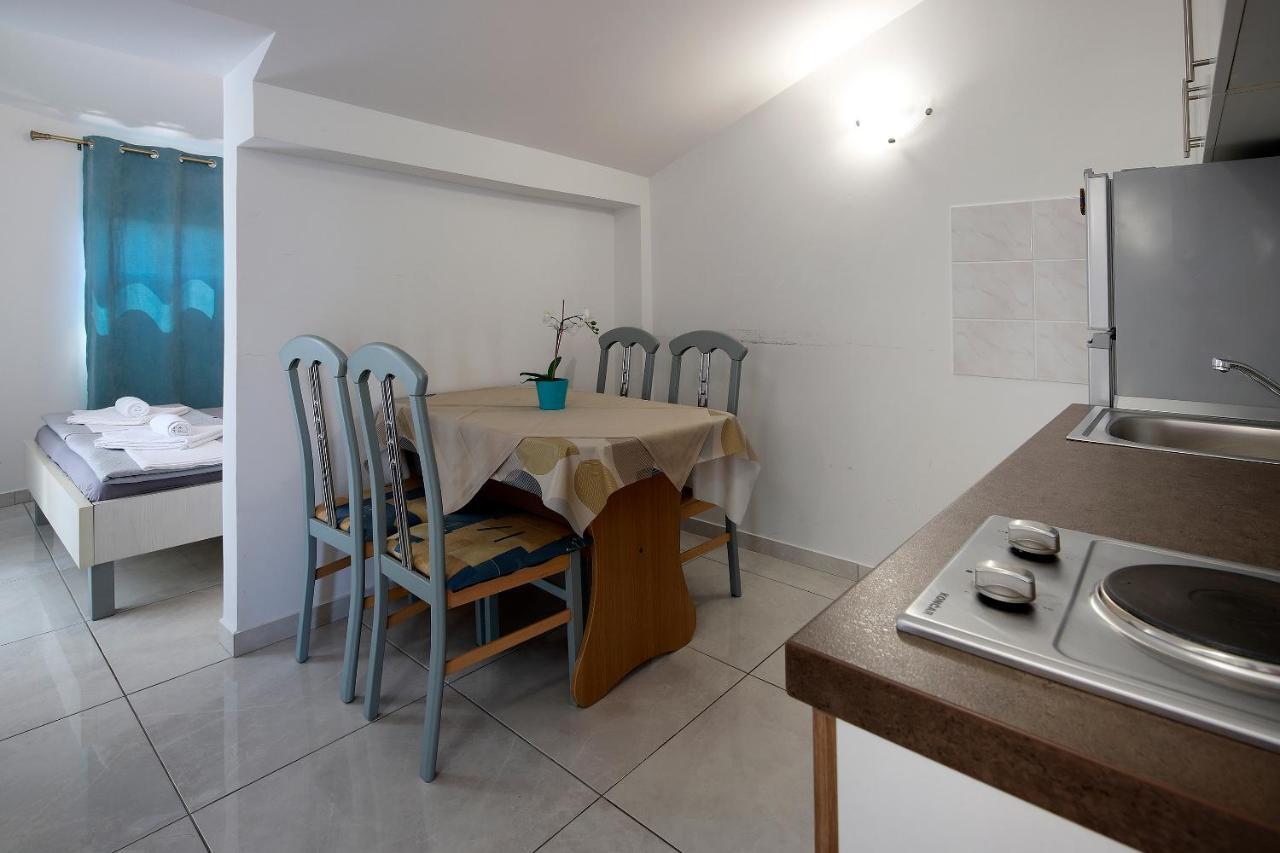 Pool Appartement Novalja