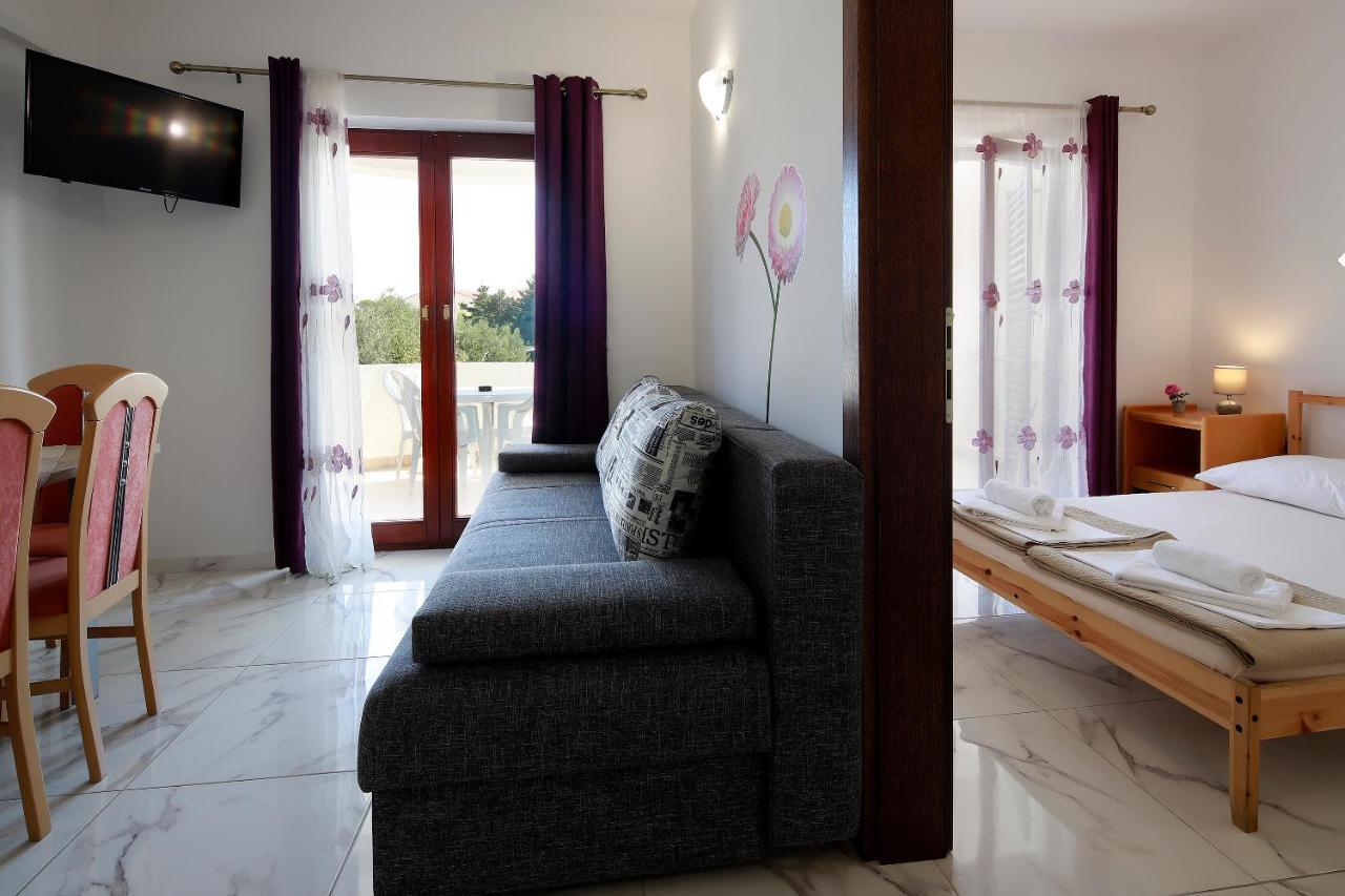 Appartement Pool Novalja