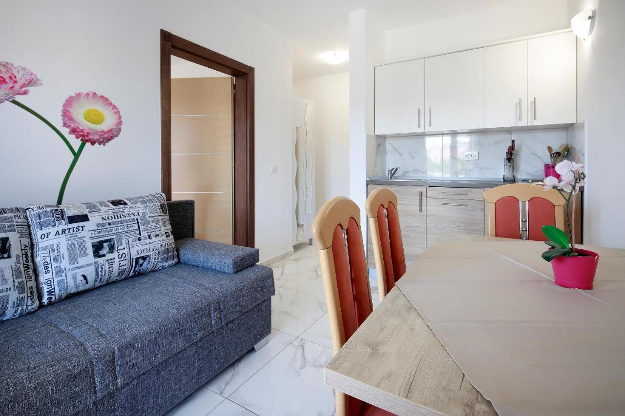 Appartement Pool Novalja