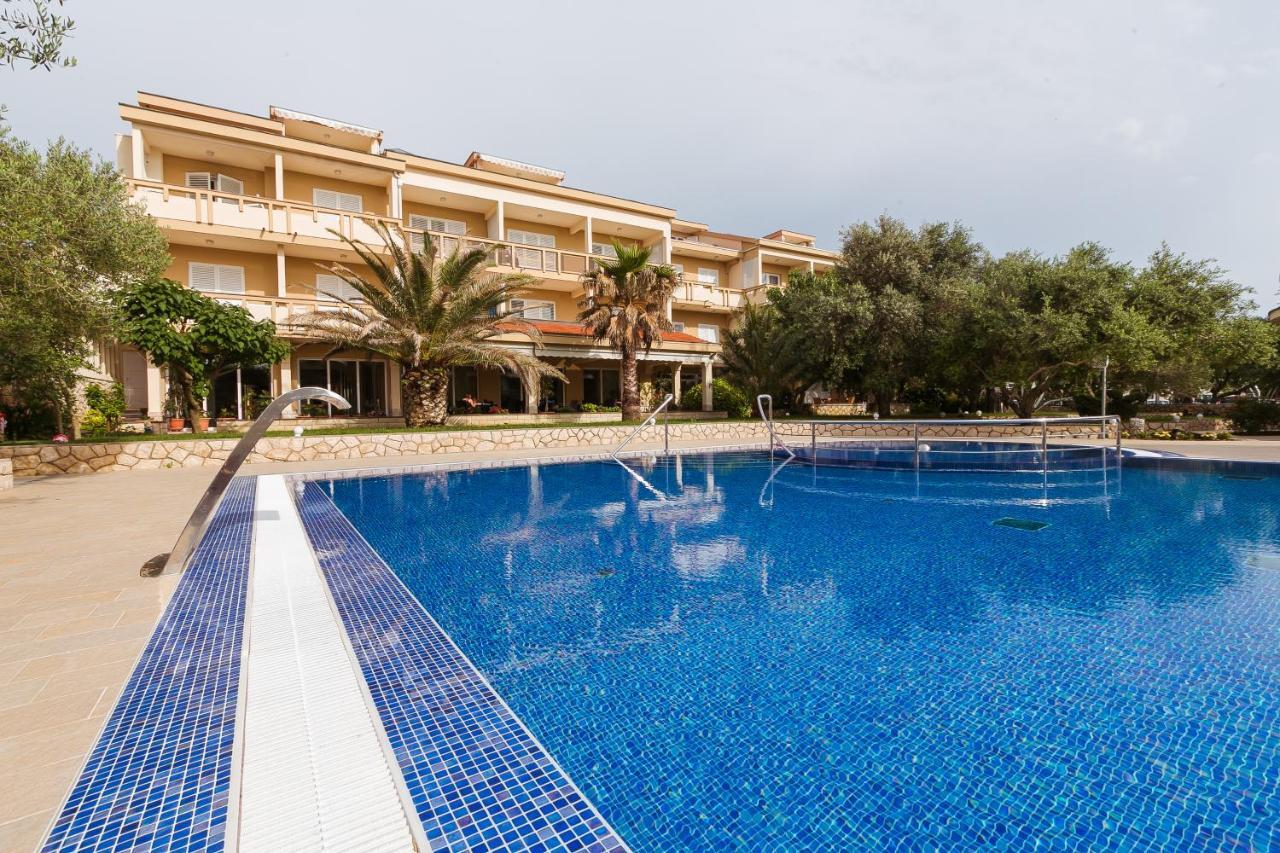 Pool Appartement Novalja